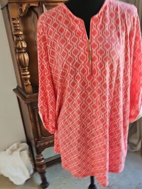 CATHY Coral Geometric Print Tunic Top. Size L